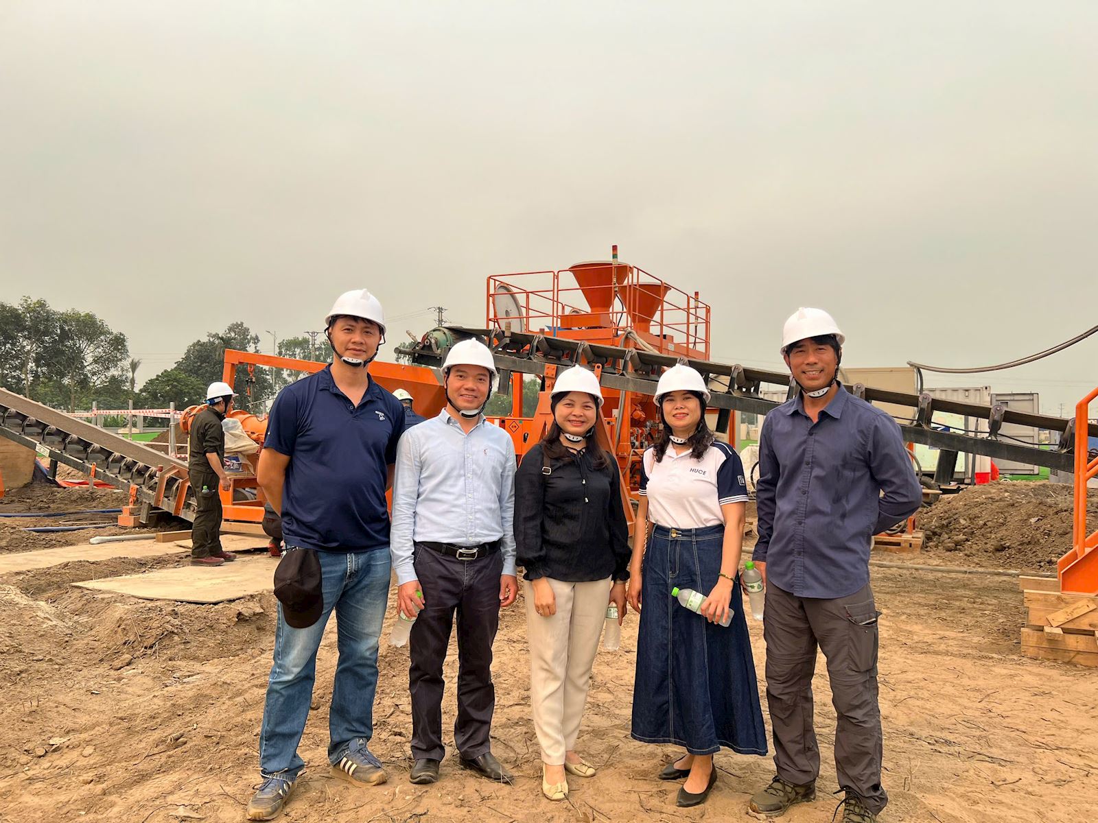 LẮP ĐẶT VÀ VẬN HÀNH THỬ DÂY CHUYỀN TRỘN ỐNG XỬ LÝ BÙN NẠO VÉT TỪ SÔNG CỦA DỰ ÁN PRES